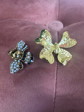 Load image into Gallery viewer, Brooches
